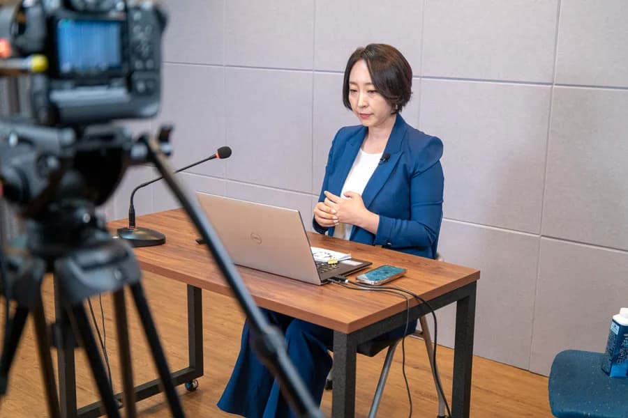 네이비 정장 스튜디오 강의 현장